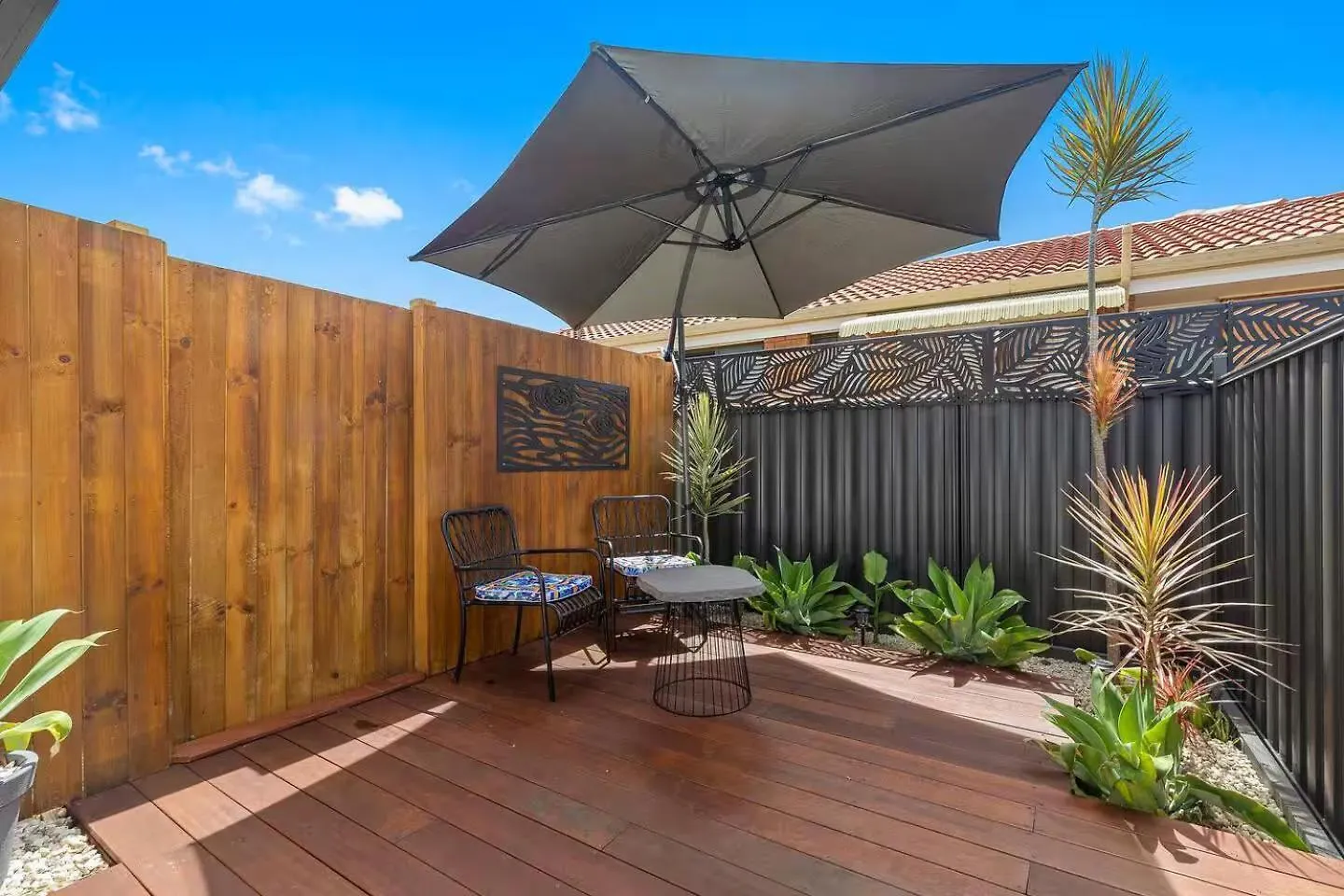 Cosy Hideaway Studio ~ Close To Everything Buddina Apartment