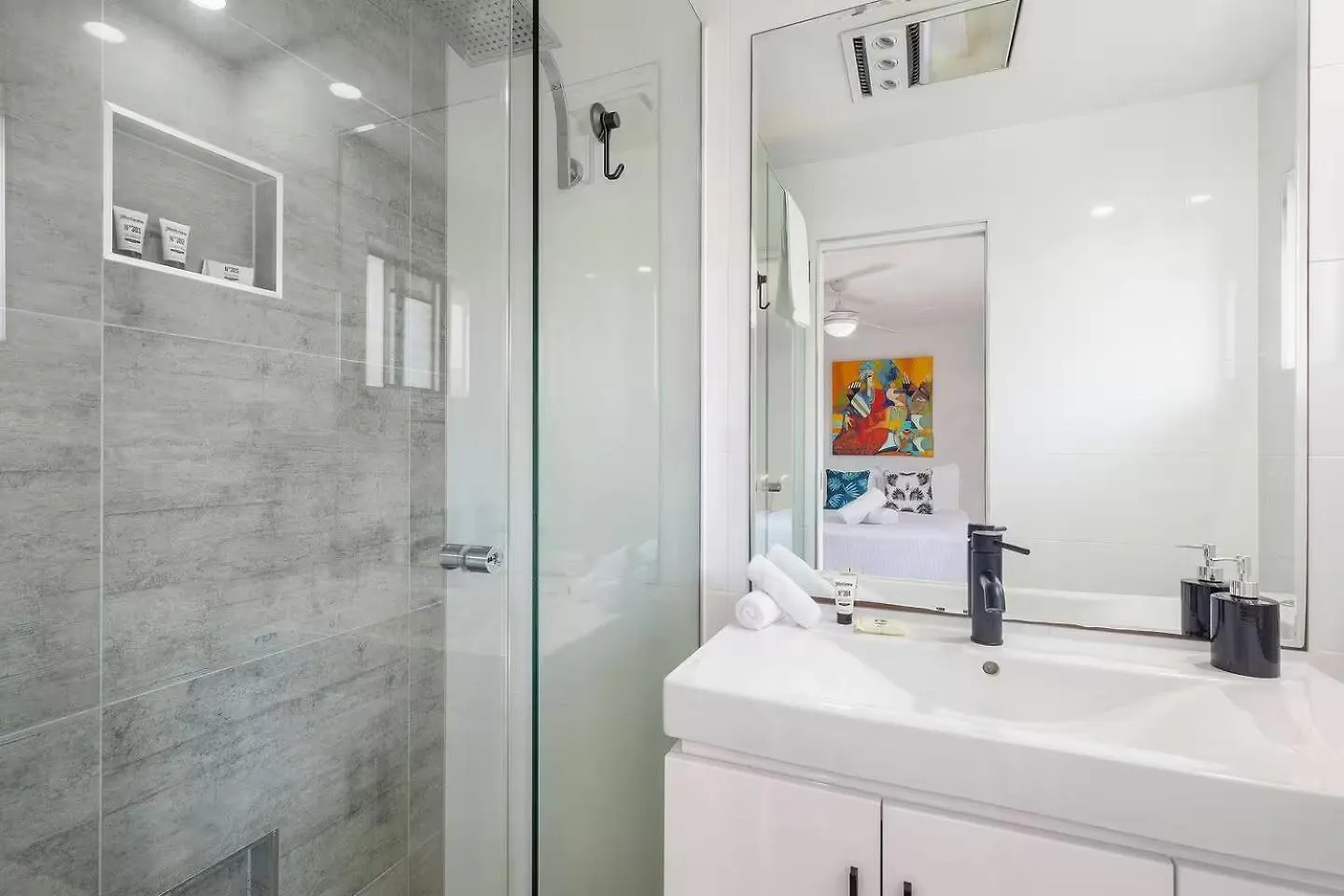 Cosy Hideaway Studio ~ Close To Everything Buddina Australia